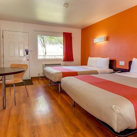 Motel 6-Riverside, Ca - South Kültér fotó