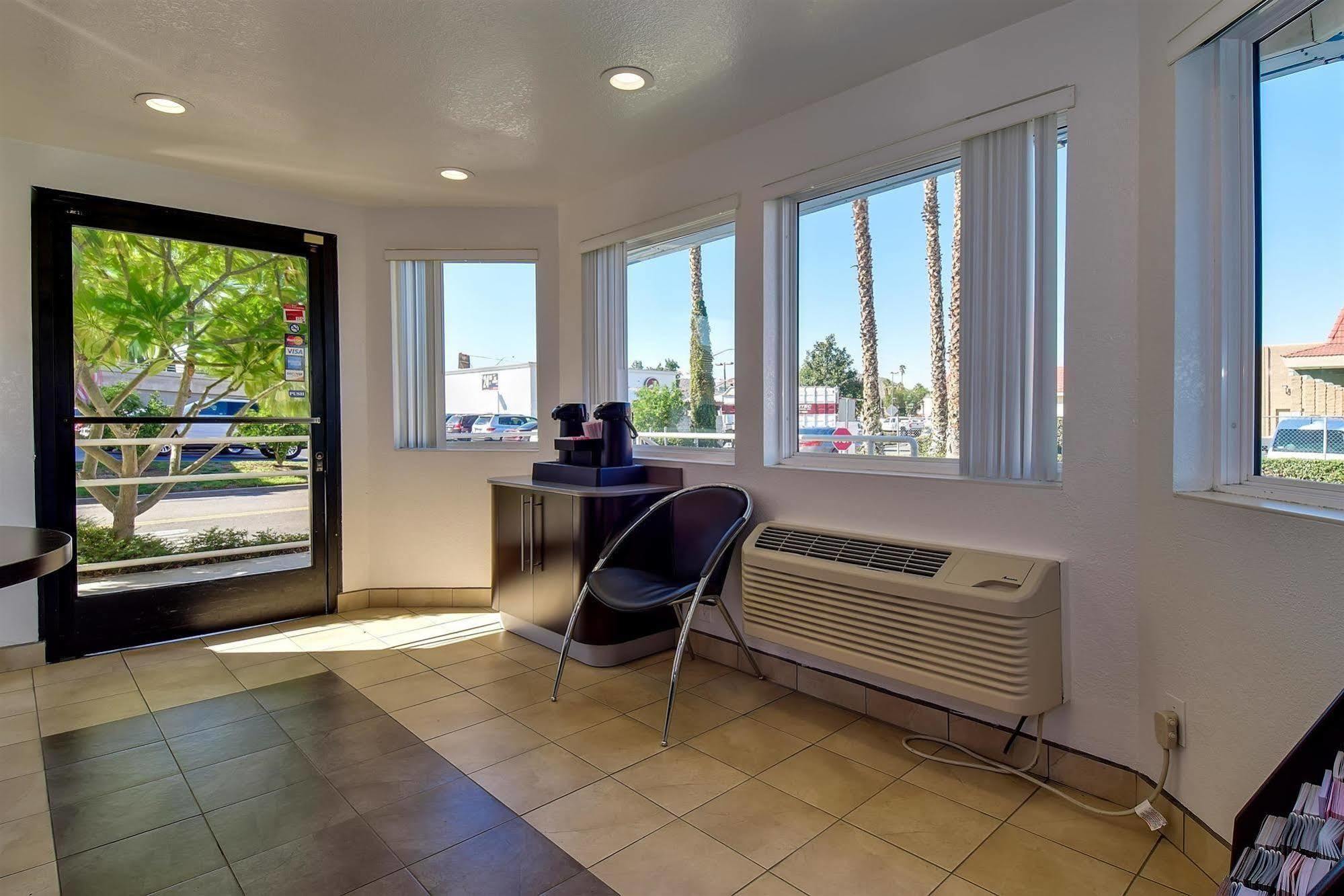 Motel 6-Riverside, Ca - South Kültér fotó