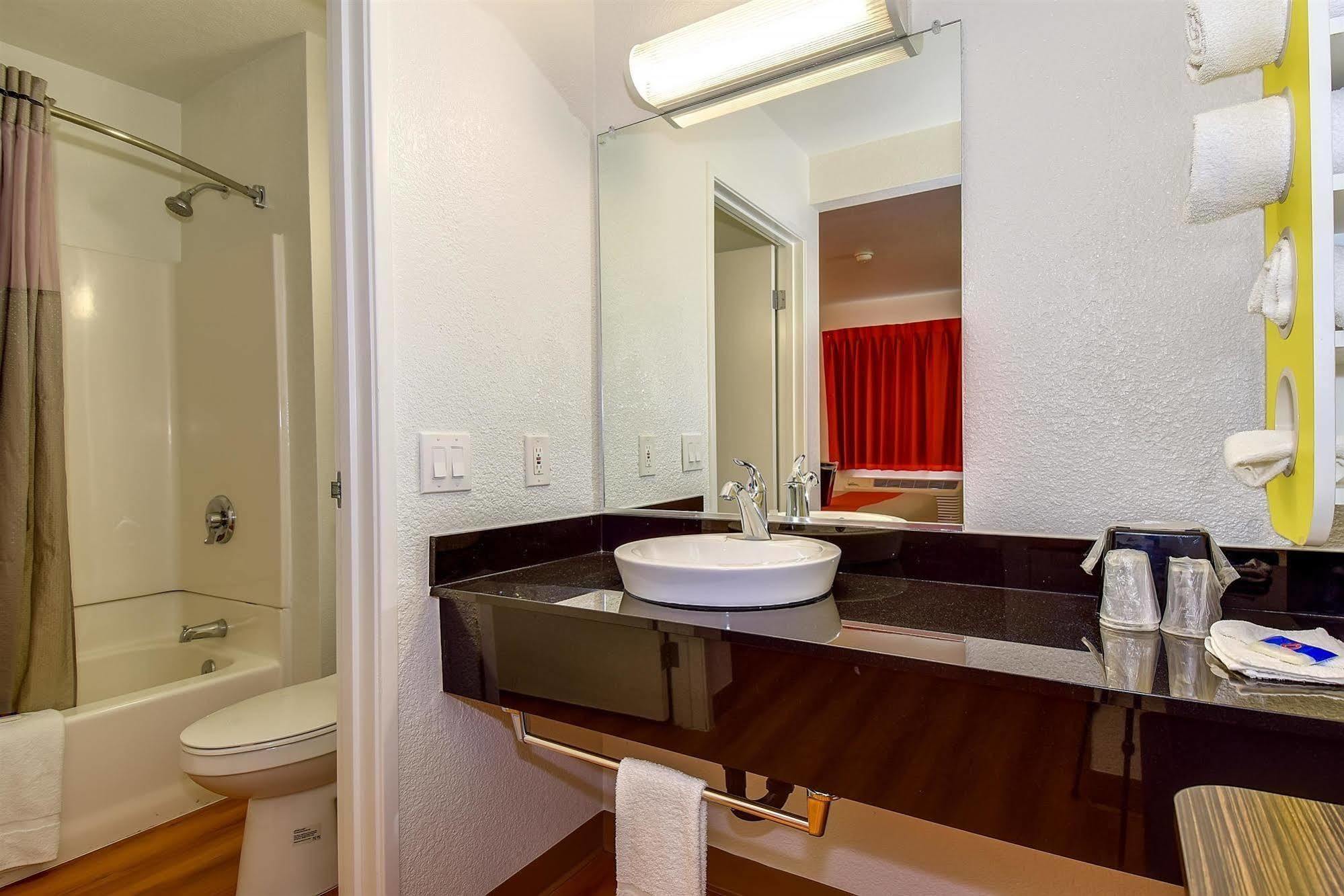 Motel 6-Riverside, Ca - South Kültér fotó